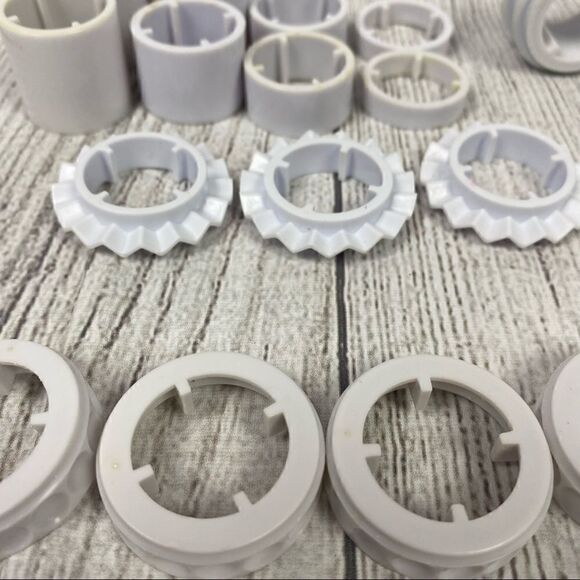 Wilton mini fondant ribbon roller - Picture 5 of 9